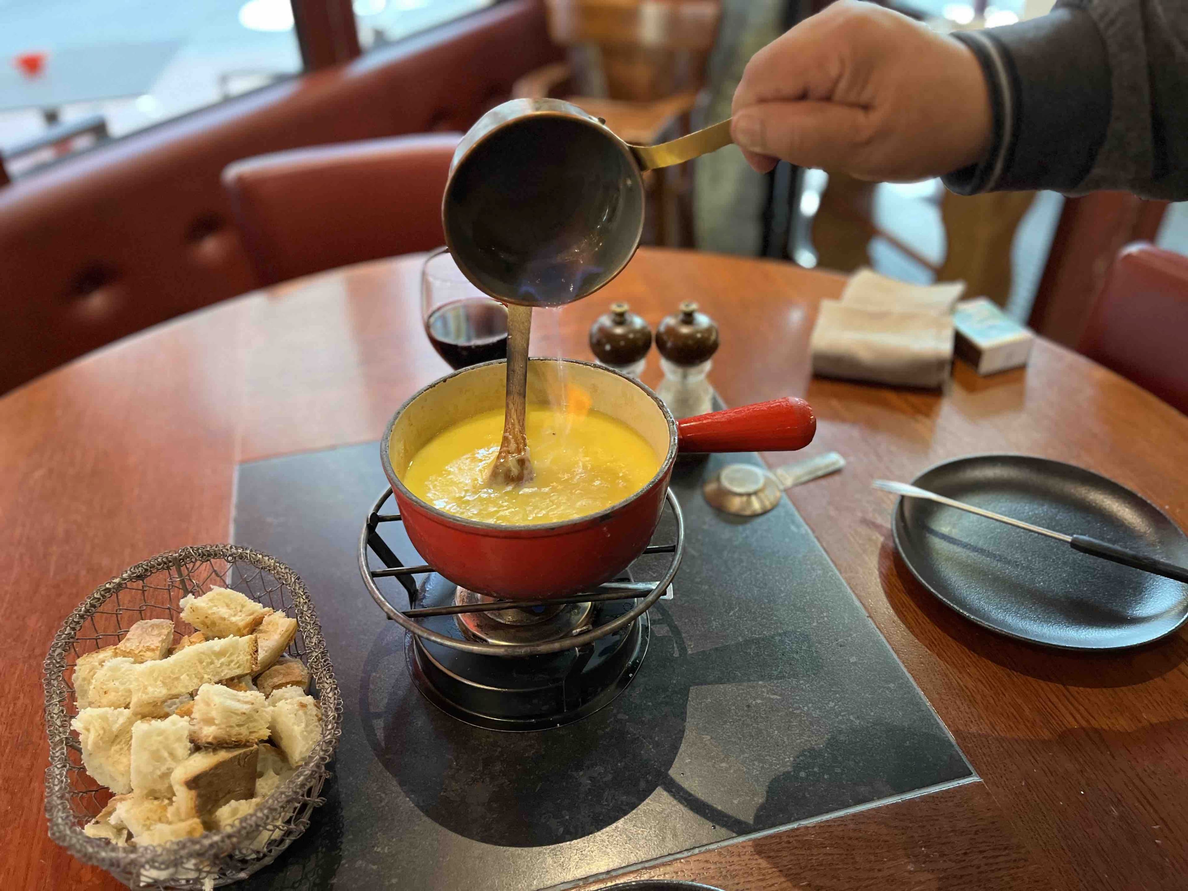 Fondue Savoyarde Flambée au Kirsh